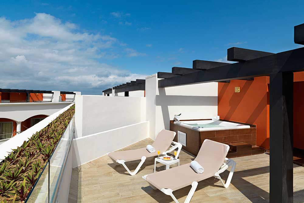 hard-rock-hotel-riviera-maya-hacienda-sky-deck-patio2